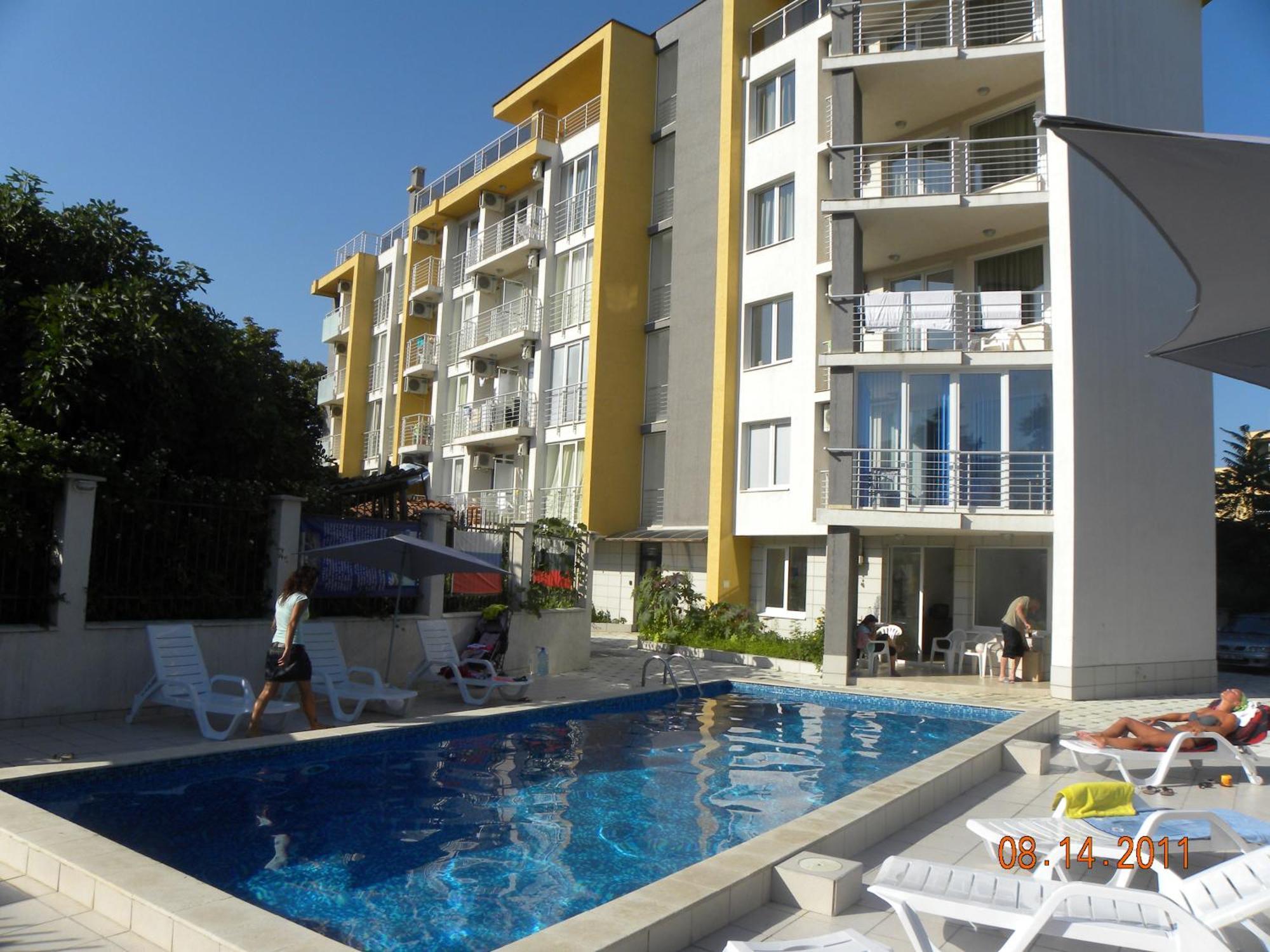 Apartcomplex New Tawn Obzor Bagian luar foto