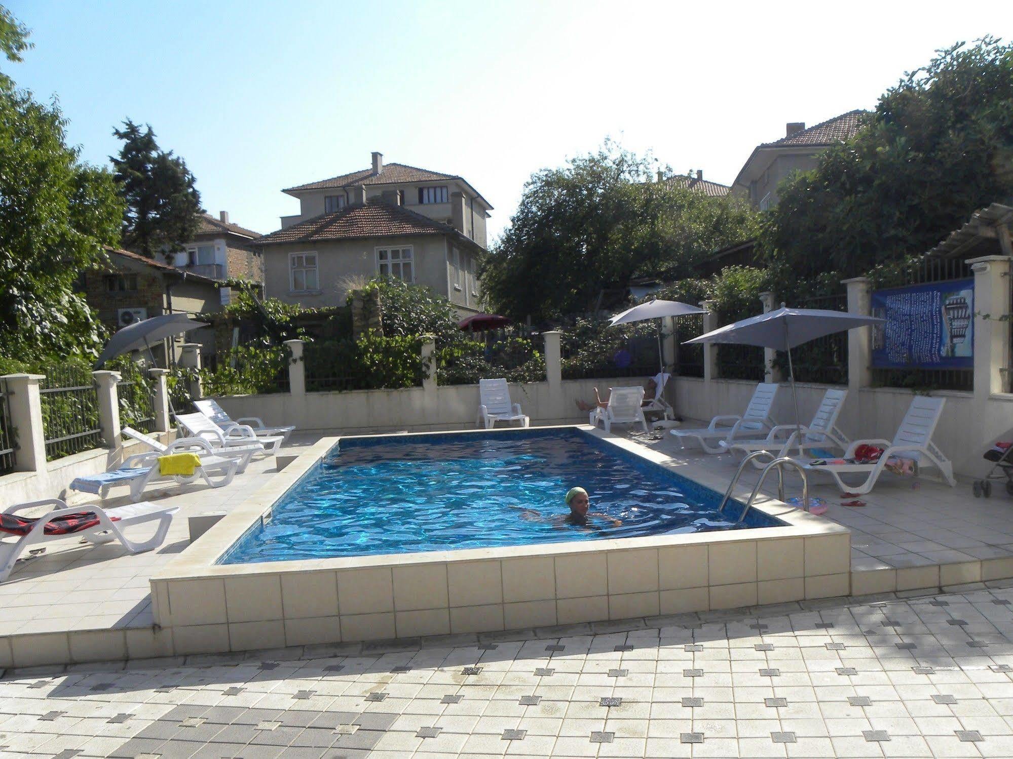 Apartcomplex New Tawn Obzor Bagian luar foto
