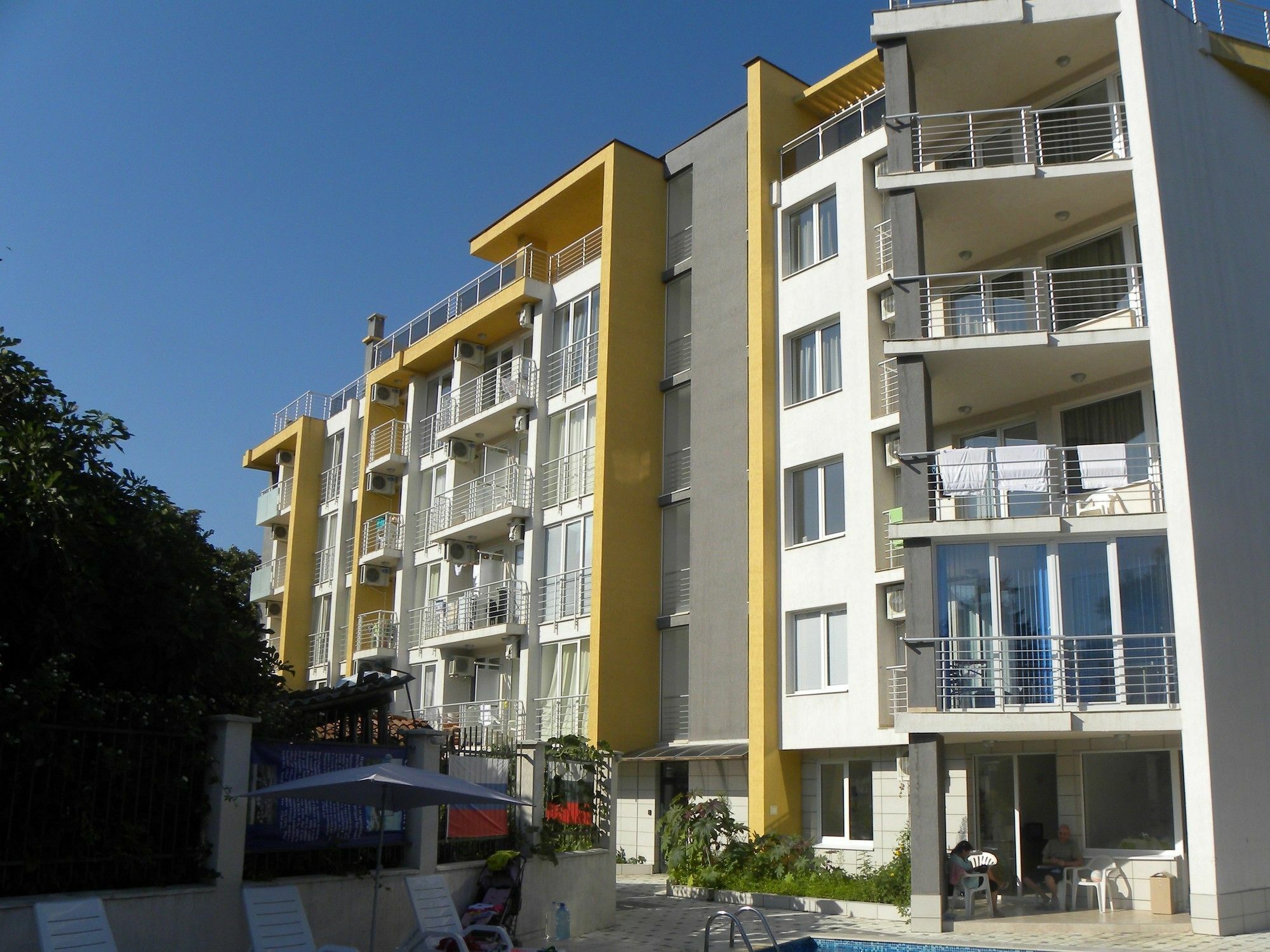 Apartcomplex New Tawn Obzor Bagian luar foto
