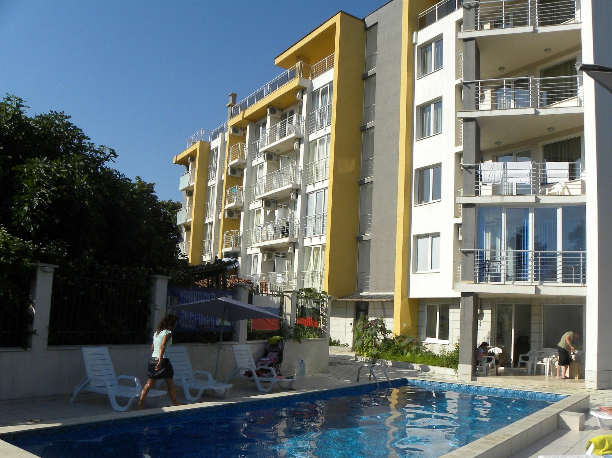 Apartcomplex New Tawn Obzor Bagian luar foto